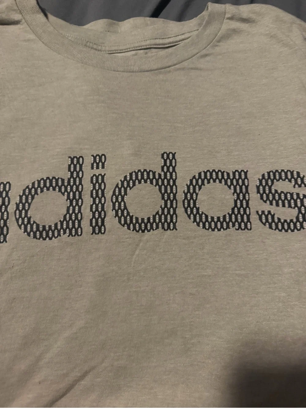 Men’s medium Adidas Logo Graphic Tee in Light Gray